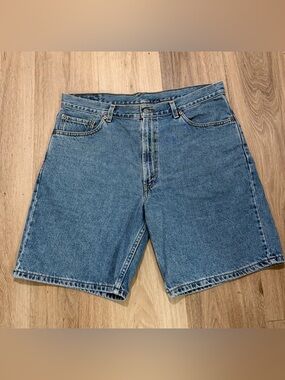 Y2K Levi's 550 Men's Denim Jean Shorts in Blue Wash size 36